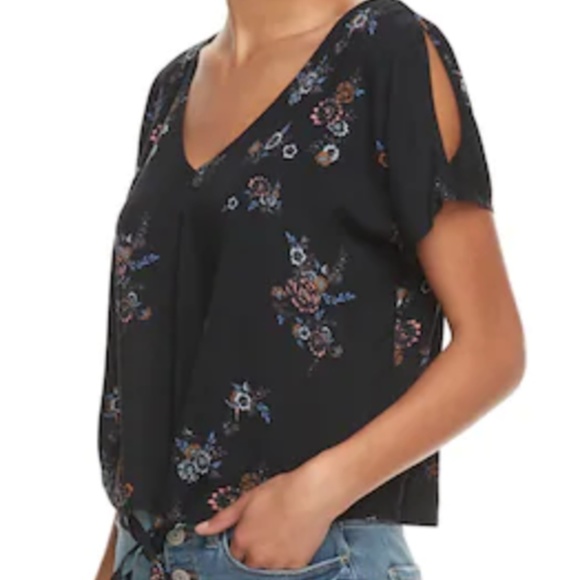 Mudd Tops - NWT Cold Shoulder Top